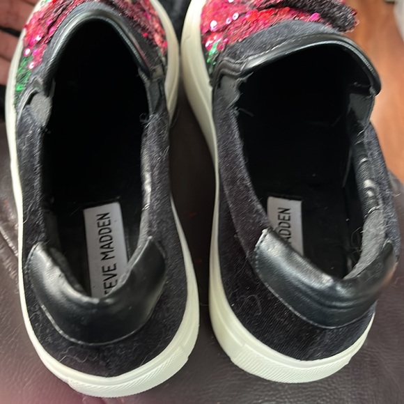 Steve Madden Women’s 3D Sequinned Black Velvety Upper Slip On Shoes Sz 6.  New! - Picture 3 of 5